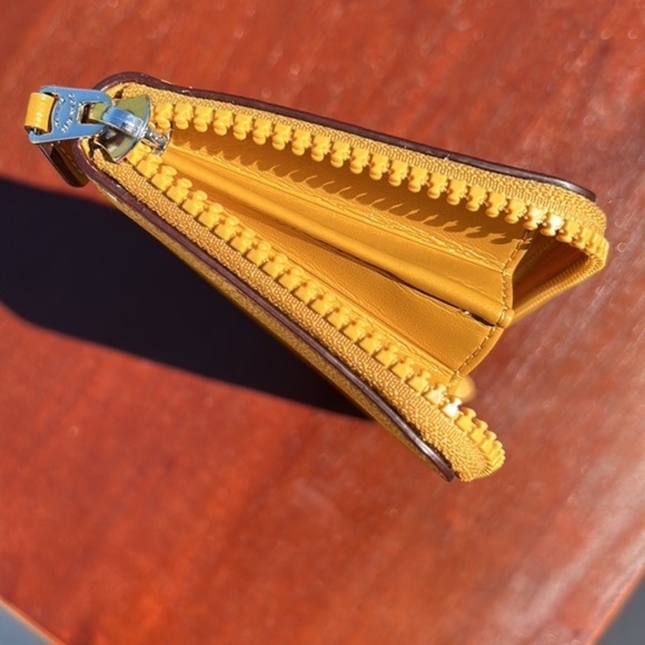 NWT $223 Coach horse and carriage accordion zip wallet - Picture 13 of 14